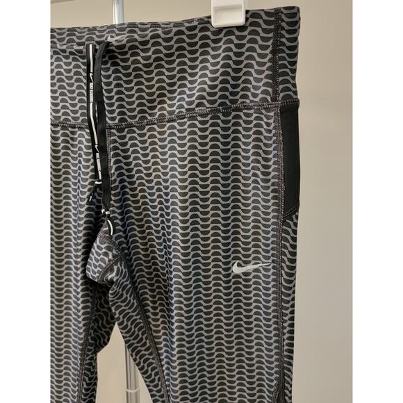 Nike Leggings - Picture 2 of 5